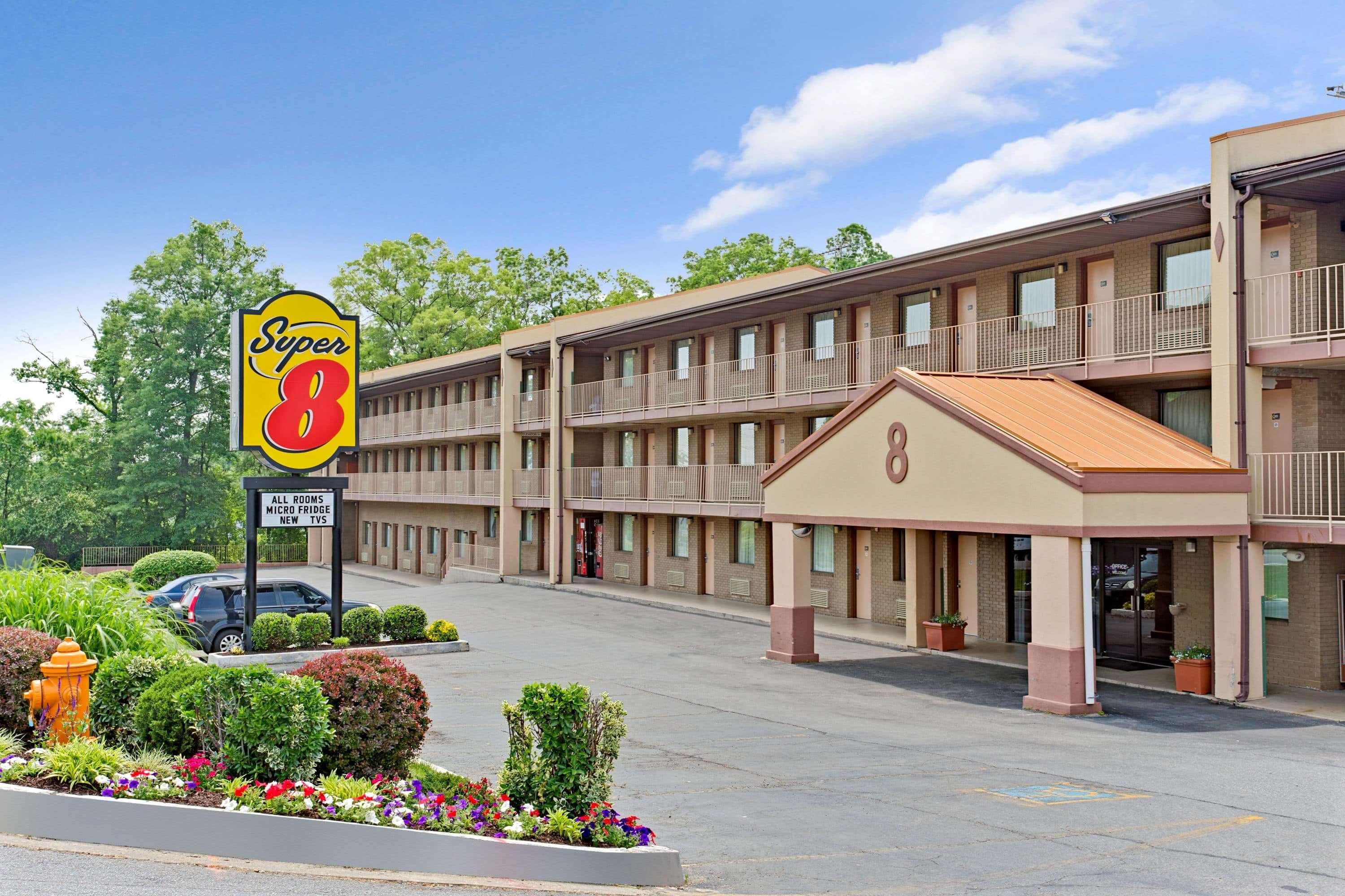 Super 8 By Wyndham Laurel Hotel Exterior photo