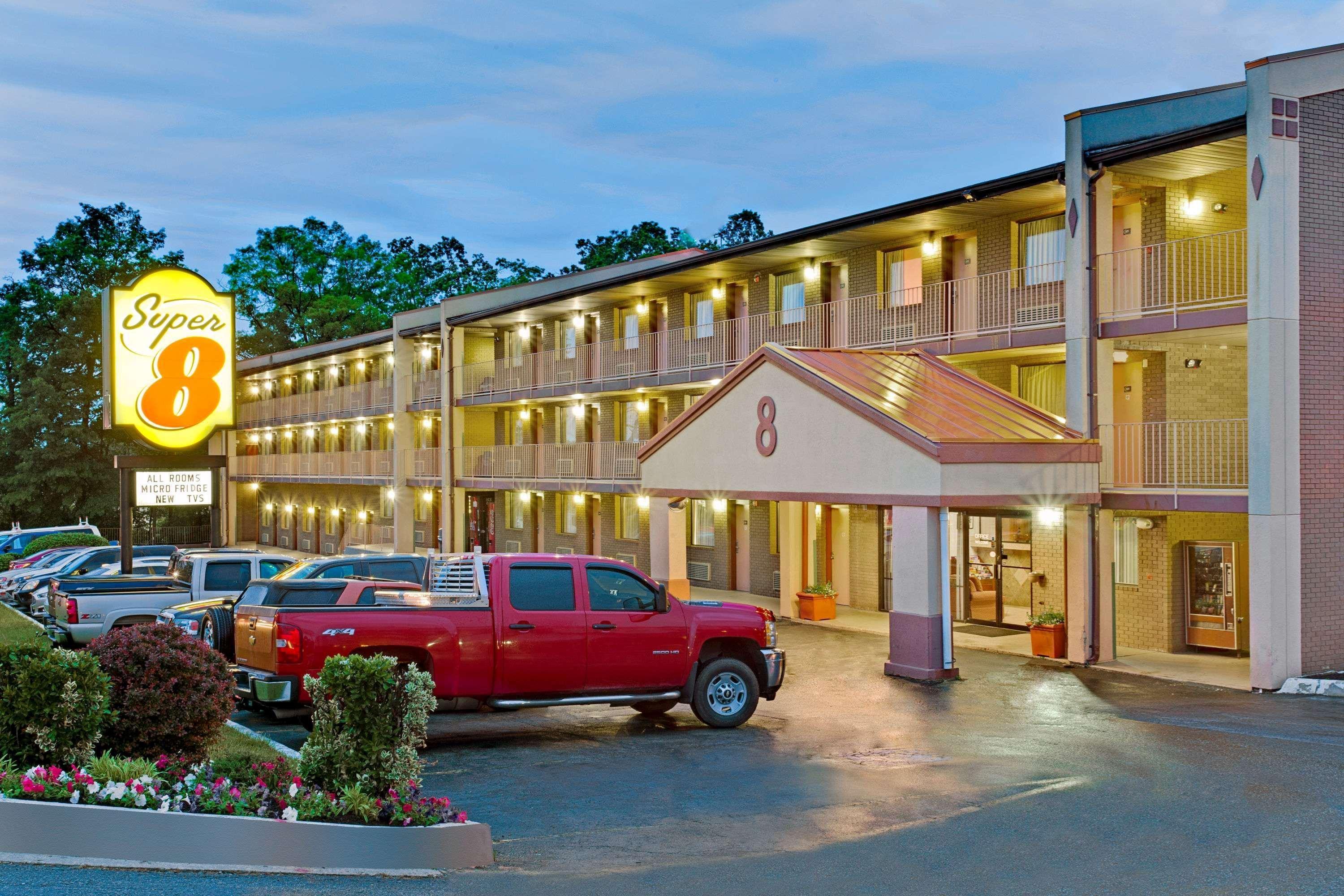 Super 8 By Wyndham Laurel Hotel Exterior photo