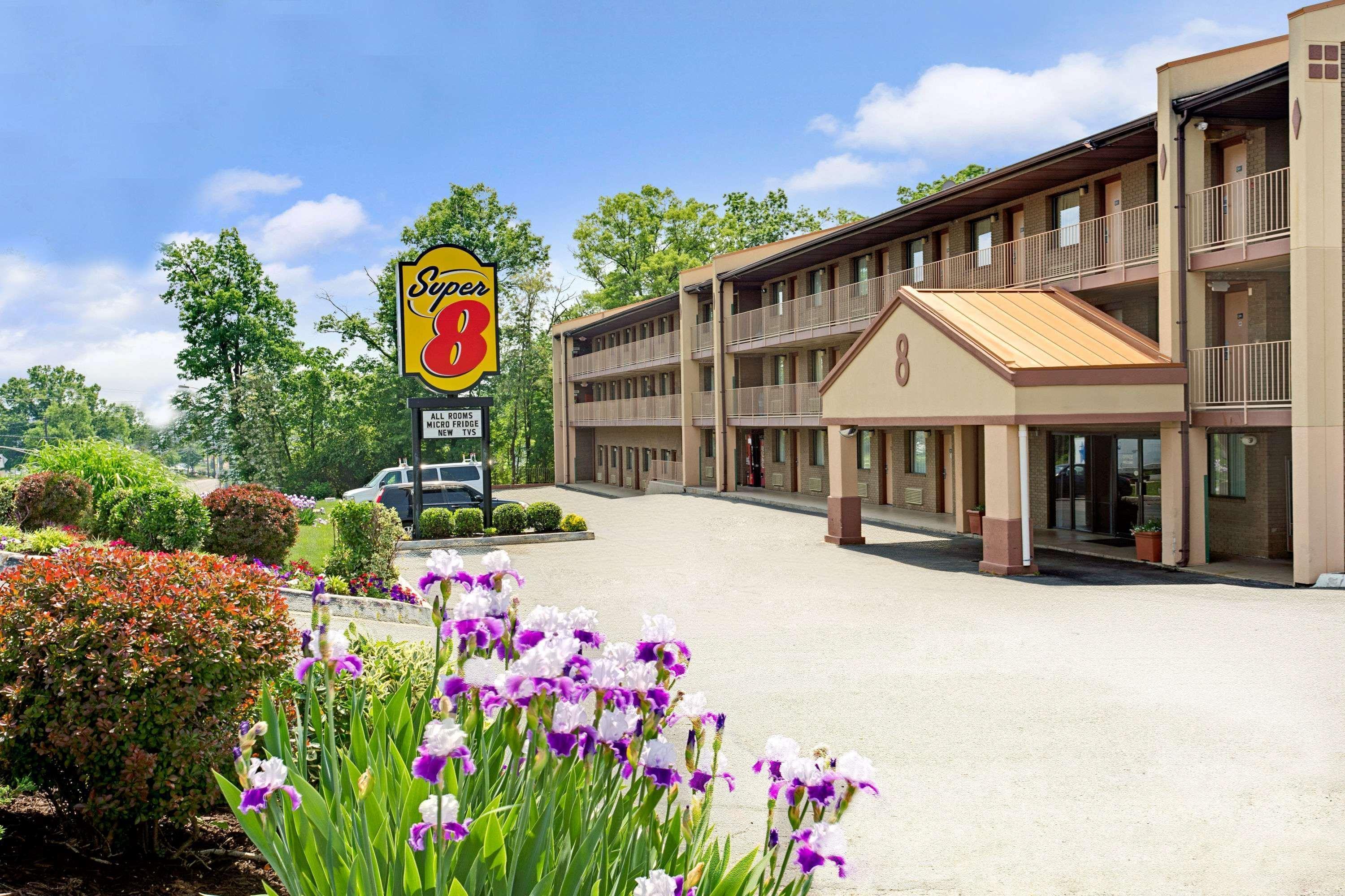 Super 8 By Wyndham Laurel Hotel Exterior photo